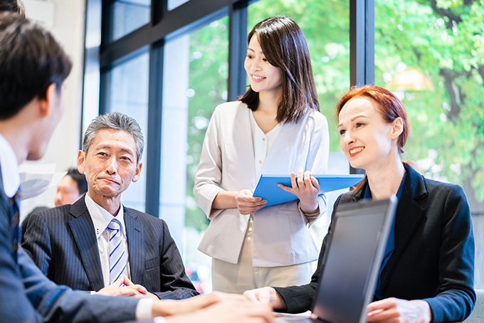 外国人の雇用状況「230万人で過去最多」